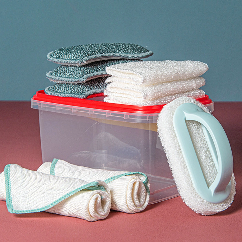 Combination of scouring pads and cleaning wipes